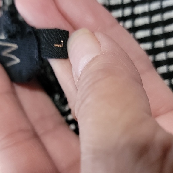 W5 Size L Black & White Textured Twist Front Top, Excellent Used Condition - Picture 13 of 13